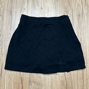 Hollister Black Zippered High-Rise Mini-Skirt Skort
